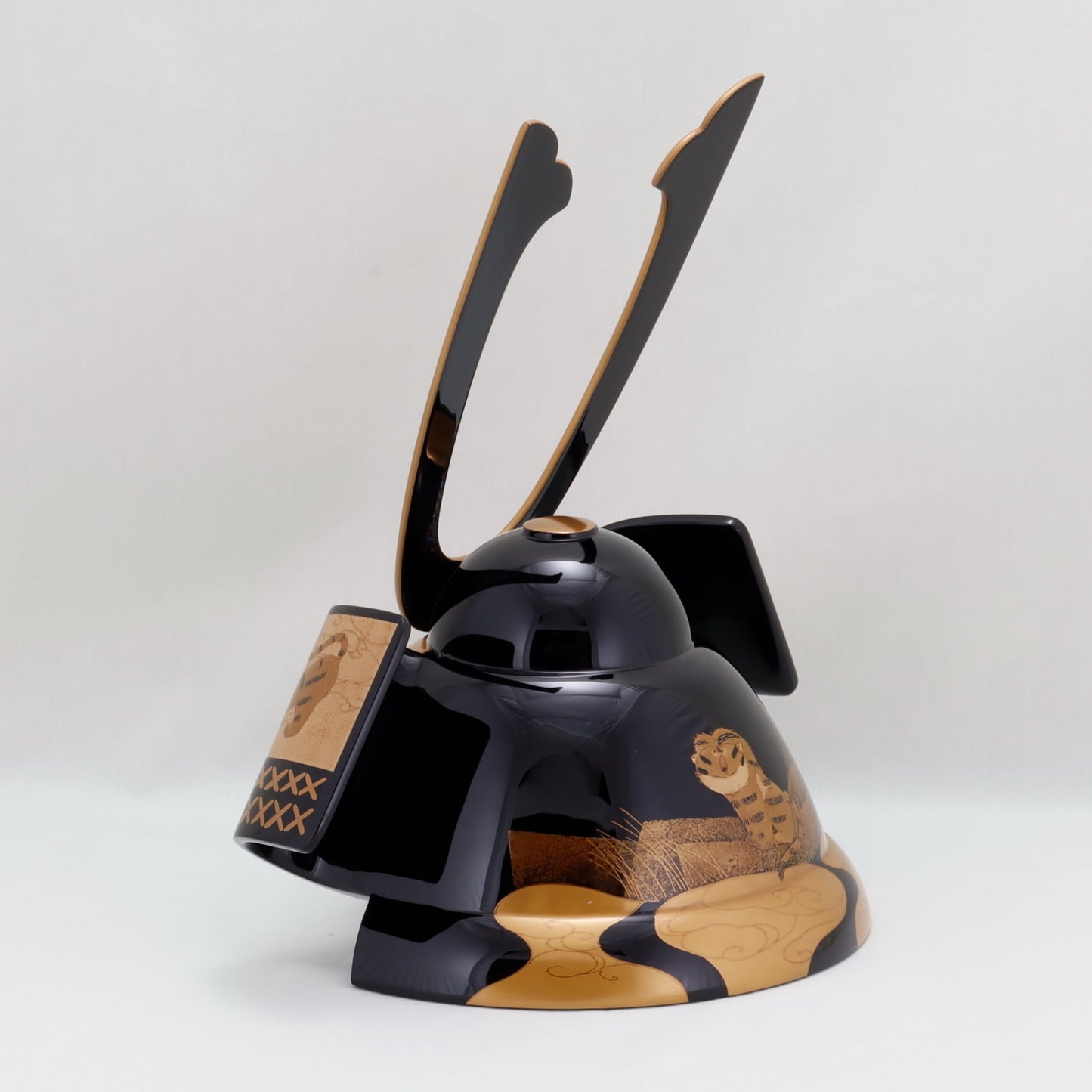 Kato Lacquerware: Wajima Lacquerware Kabuto Helmet Decoration — Crafted with the Traditional Techniques of Wajima Lacquerware