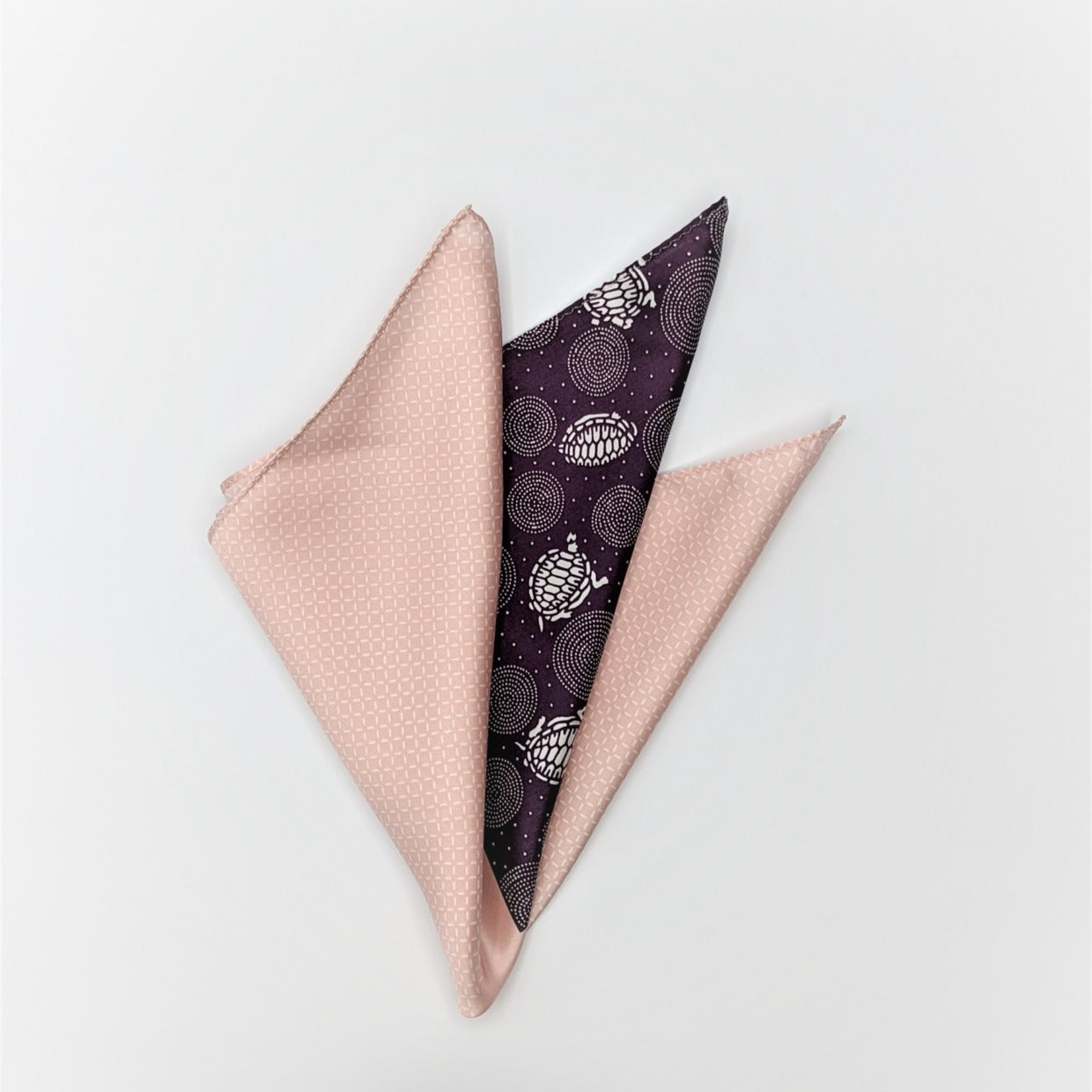 Tomita Sen Kogei: SARAKICHI – Hand-Dyed Pocket Square (Whirlpool & Turtle / Edo Purple)