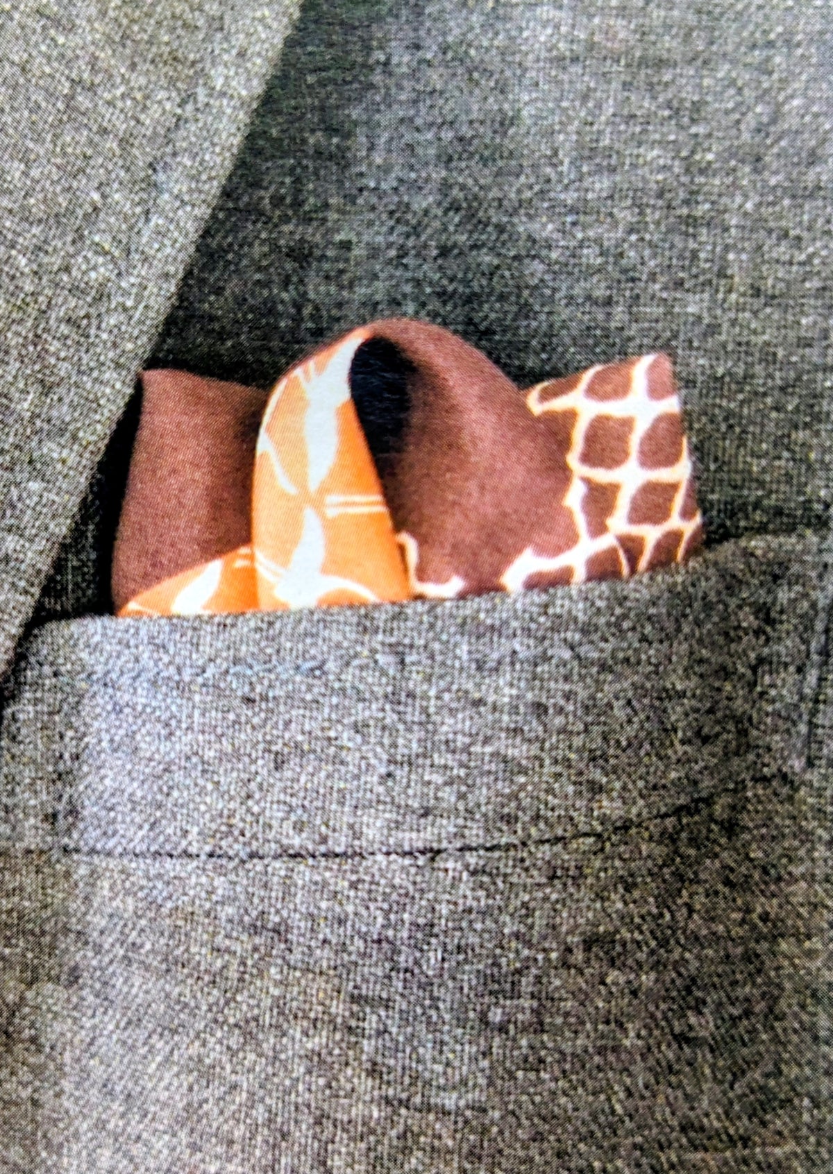 Tomita Sen Kogei: SARAKICHI – Pocket Square (Flying Cranes / Ginshu Red)