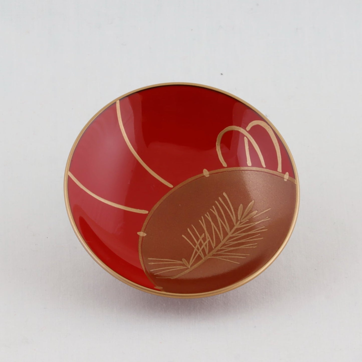 Kato Lacquerware: Wajima Lacquerware Toso Set – Small Footed Form with Tsuzumi Drum Maki-e