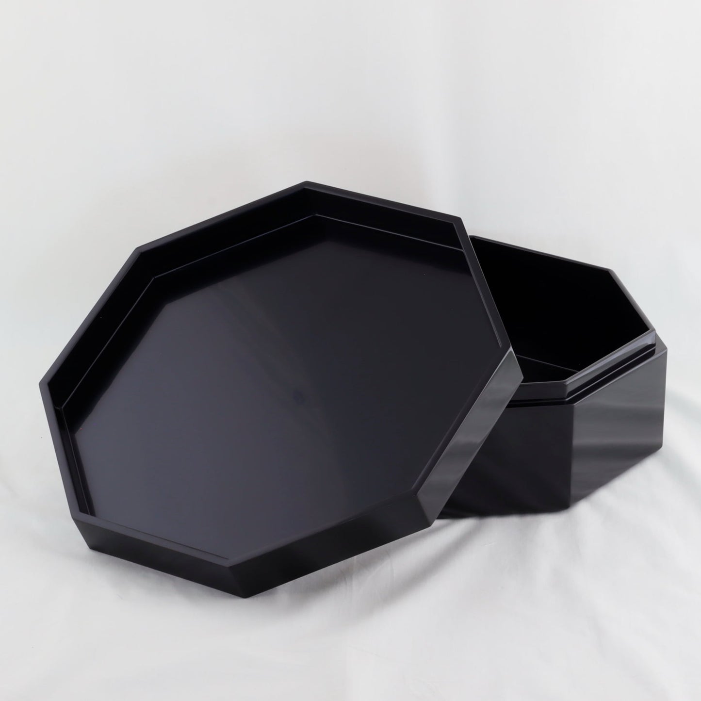 Kato Lacquerware: Wajima Lacquerware Octagonal Hitsu Chest with Landscape Maki-e