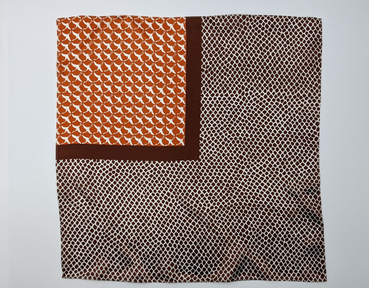 Tomita Sen Kogei: SARAKICHI – Pocket Square (Flying Cranes / Ginshu Red)