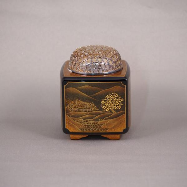 Shioyasu Shikki: Wajima Lacquerware Incense Burner, Square (Small), Black Roiro Finish “Four Seasons Landscape” Maki-e