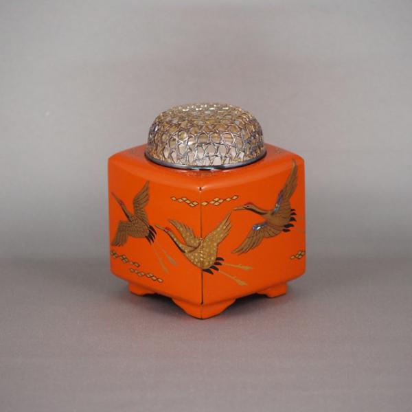 Shioyasu Shikki: Wajima Lacquerware Incense Burner, Square (Small), Washed Vermilion Roiro Finish “Crane” Maki-e