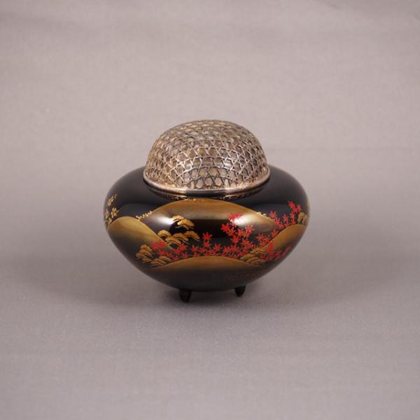 Shioyasu Shikki: Wajima Lacquerware Incense Burner, Square (Small), Black Roiro Finish “Four Seasons Landscape” Maki-e