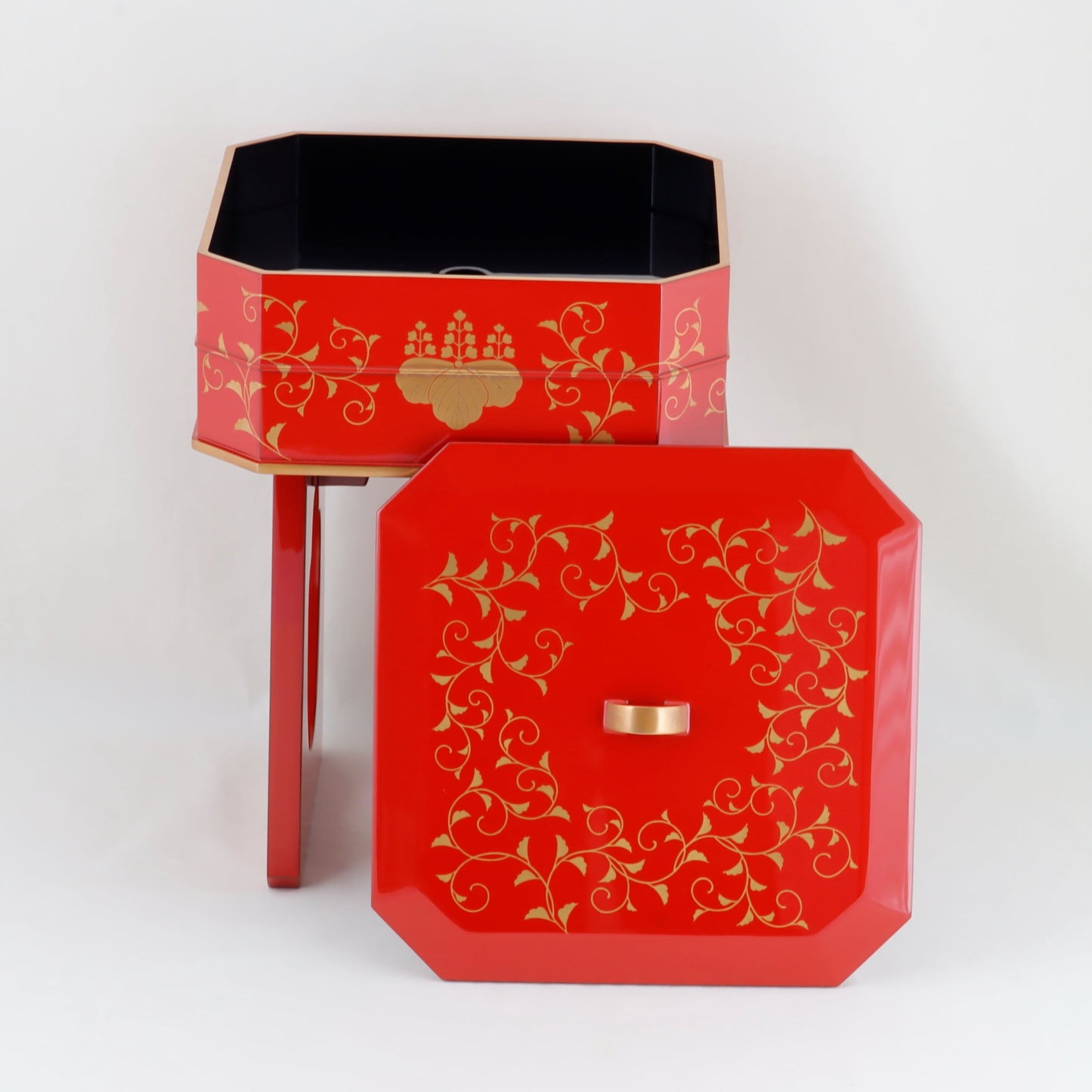 Kato Lacquerware: Wajima Lacquerware Temple Offering Vessel — Vermilion Karakusa Maki-e