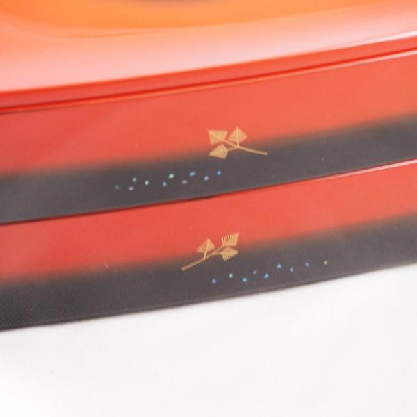 Shioyasu Shikki: Wajima Lacquerware Two-Tiered Jubako, Bokashi (Gradation) Lacquer with “Matsukui-zuru” (Crane with Pine Twig) Maki-e Design