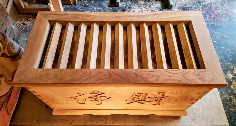 Sato Mokko: Keyaki Temple Offering Box