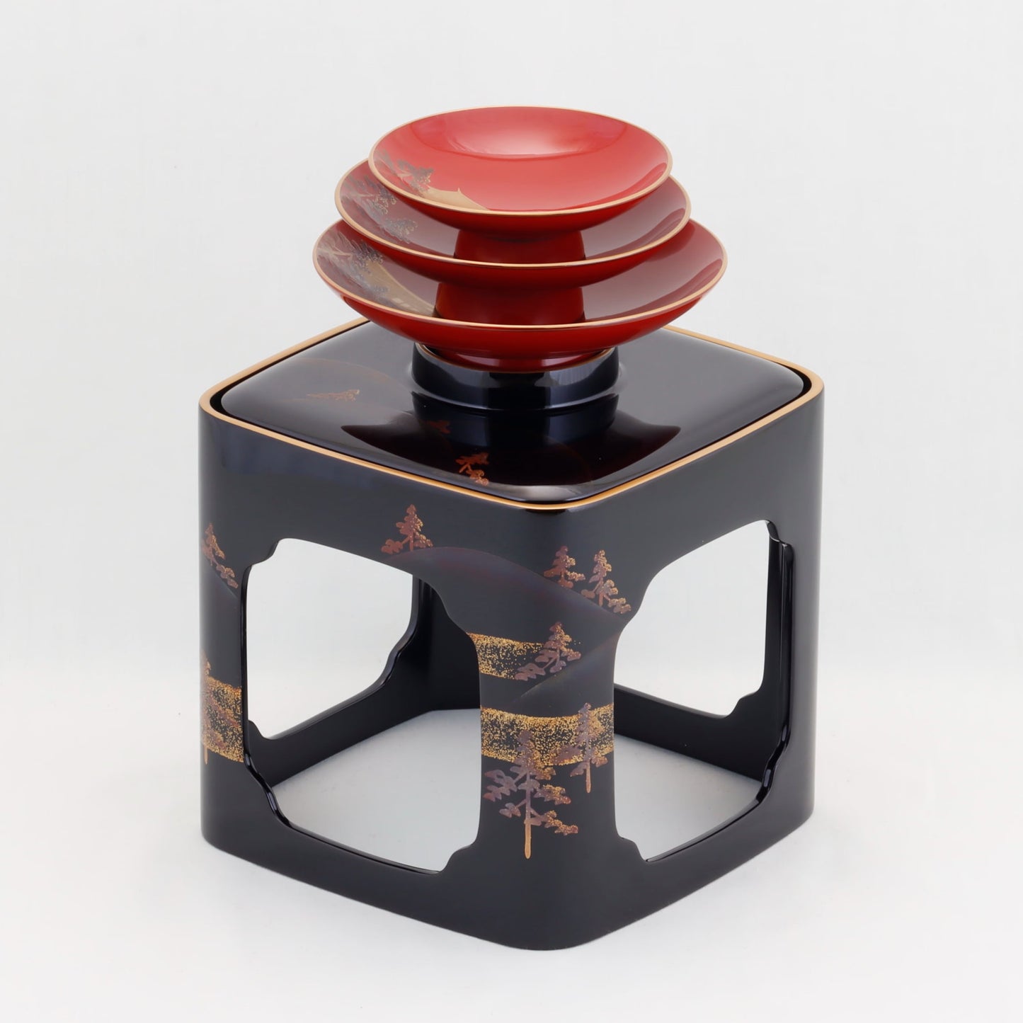 Kato Lacquerware: Wajima Lacquerware Toso Set – Bulging Body Form with Landscape Maki-e