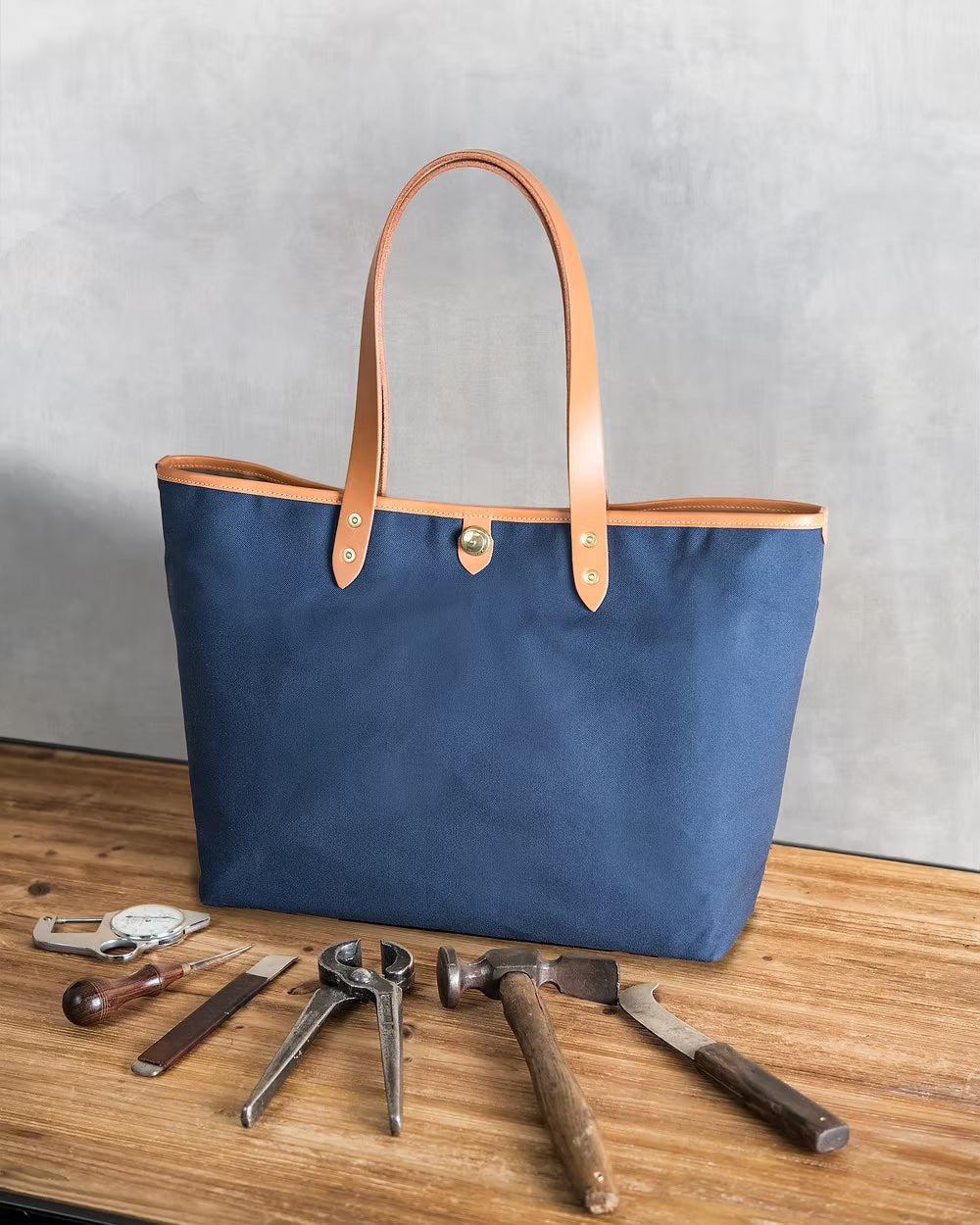 Takumics: Smith Bag Horizontal Navy (Medium) w/Camel Leather Handle