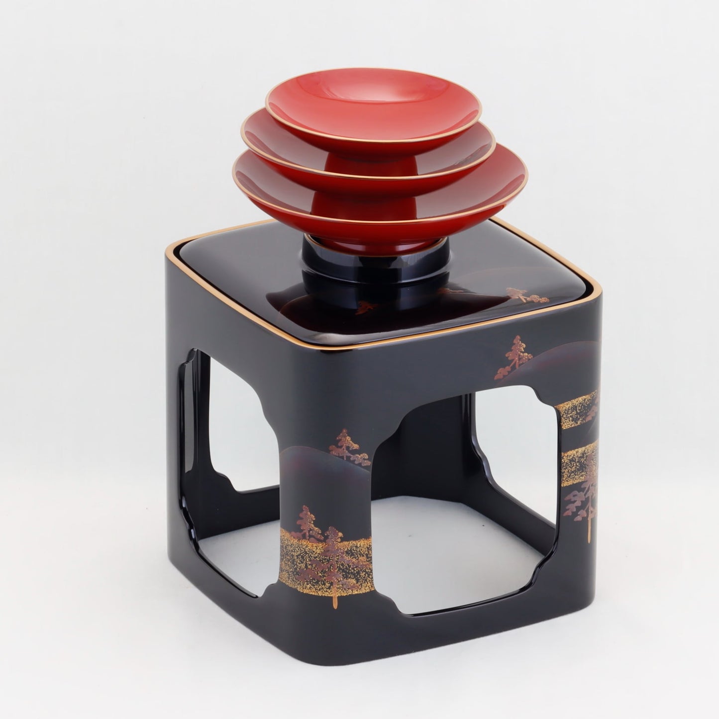 Kato Lacquerware: Wajima Lacquerware Toso Set – Bulging Body Form with Landscape Maki-e