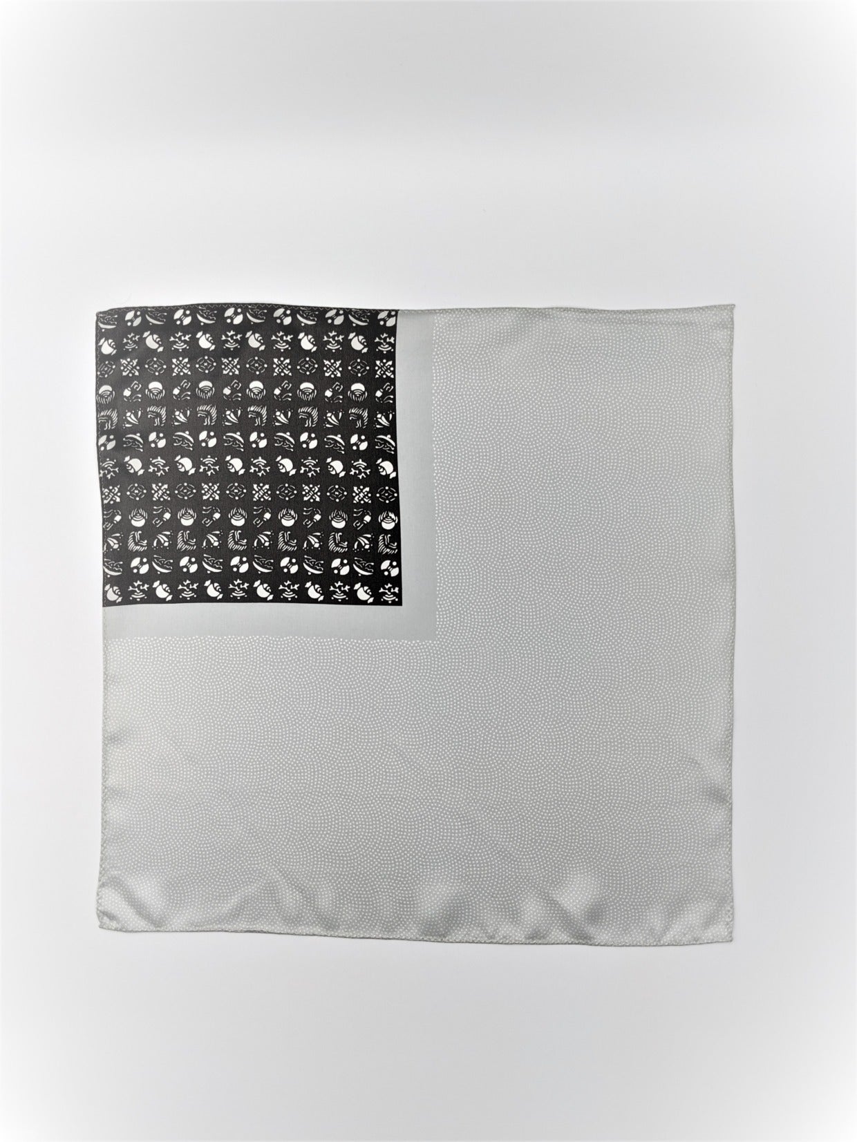 Tomita Sen Kogei: SARAKICHI – Pocket Square (Treasures / Su Nezumi Gray)