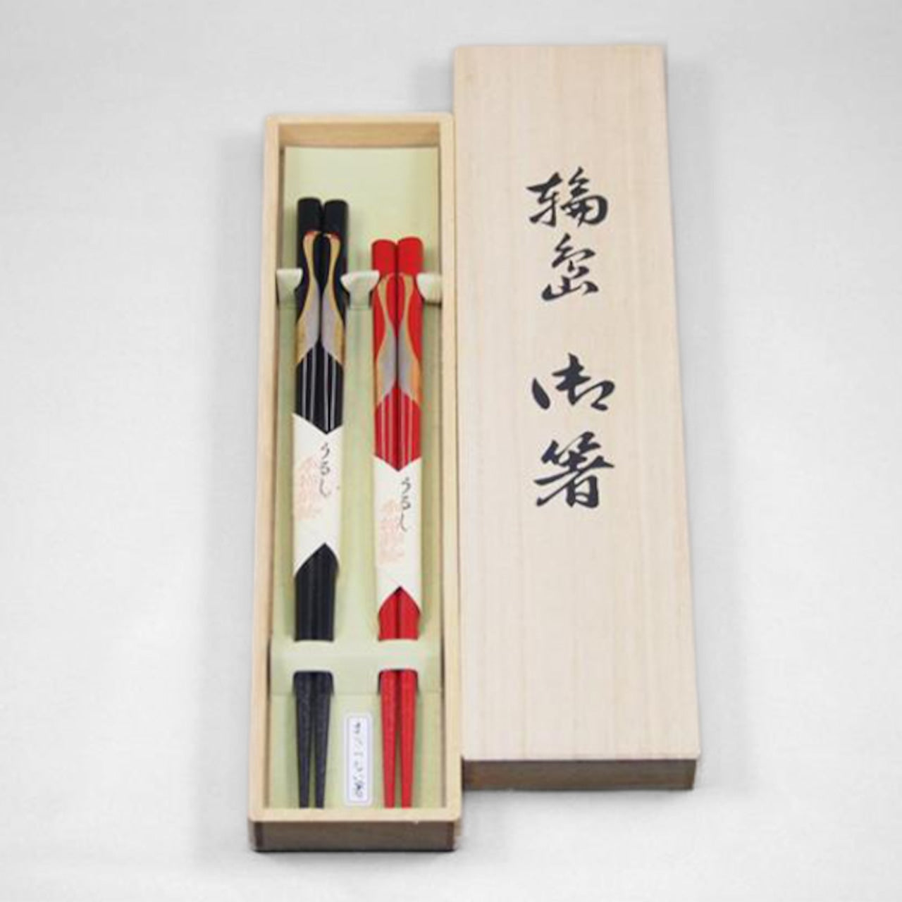 Shioyasu Shikki: Wajima Lacquerware Pair of Chopsticks for Couples “Facing Cranes” Maki-e Design
