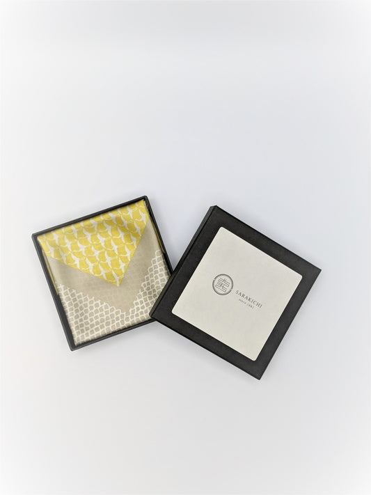 Tomita Sen Kogei: SARAKICHI – Pocket Square (Flying Cranes / Ominaeshi Yellow)