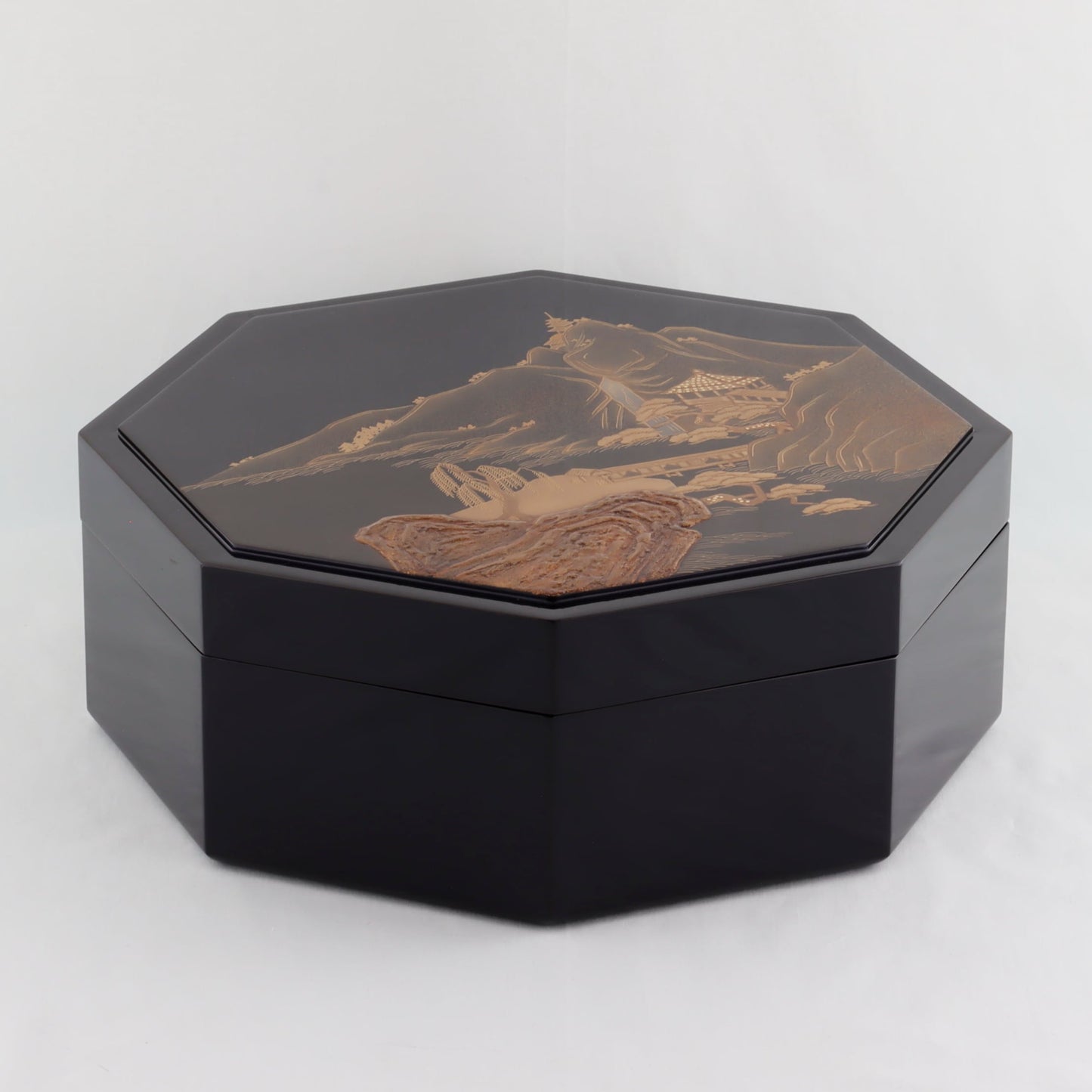 Kato Lacquerware: Wajima Lacquerware Octagonal Hitsu Chest with Landscape Maki-e