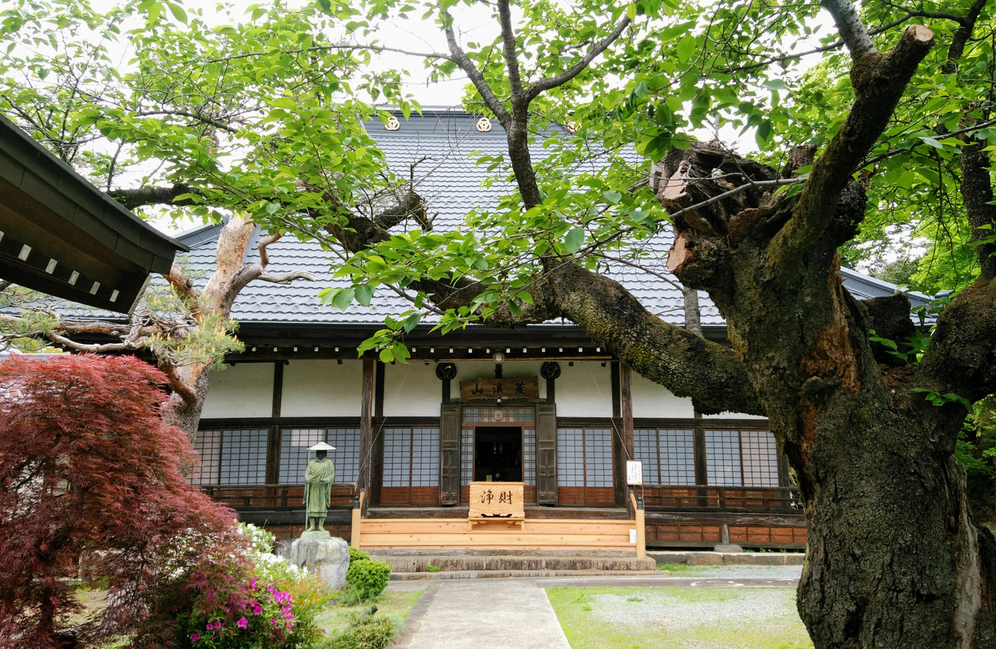 Sato Mokko: Keyaki Temple Offering Box