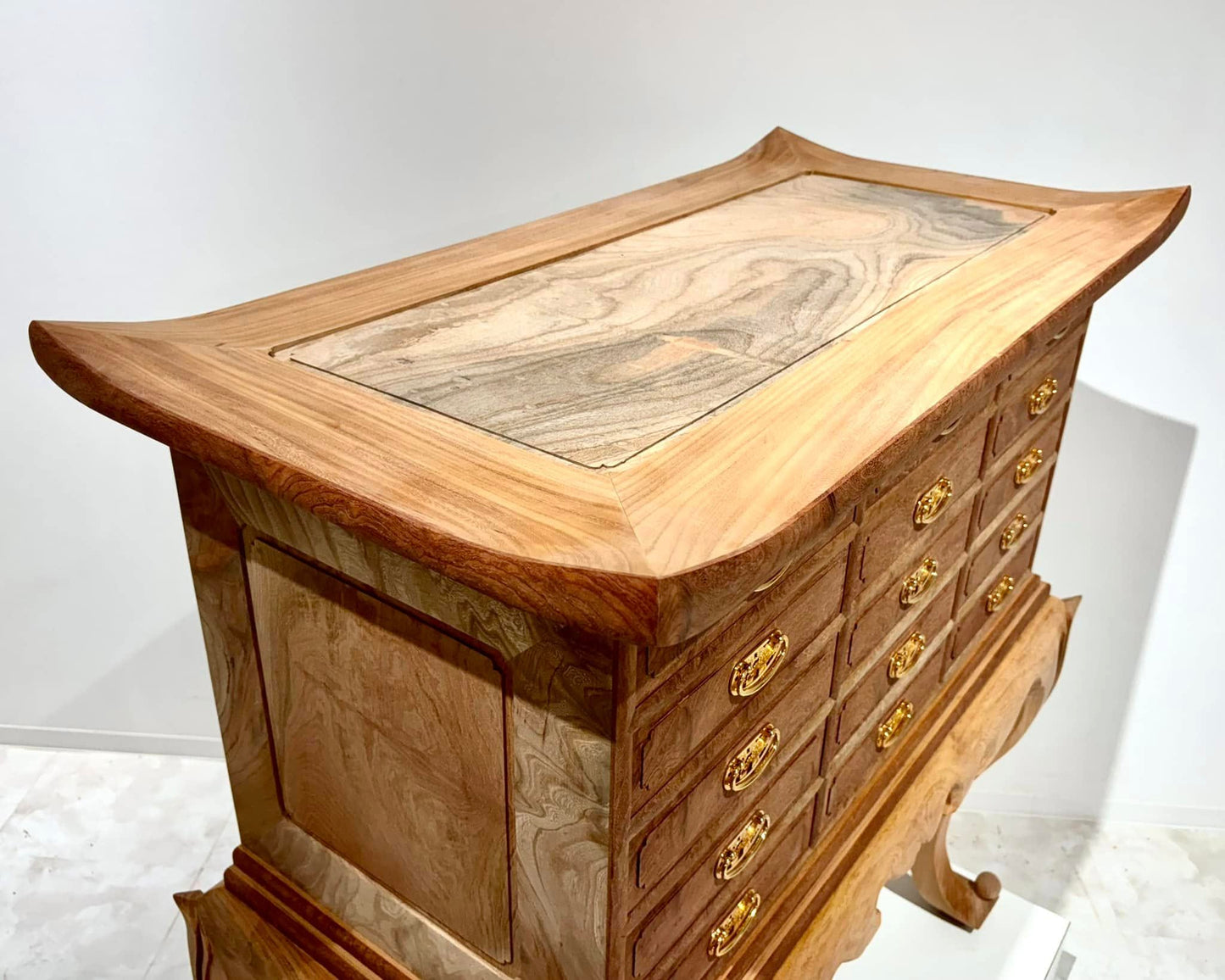 Sato Mokko: Solid Keyaki Fifteen-Drawer Chest with Cabriole Legs