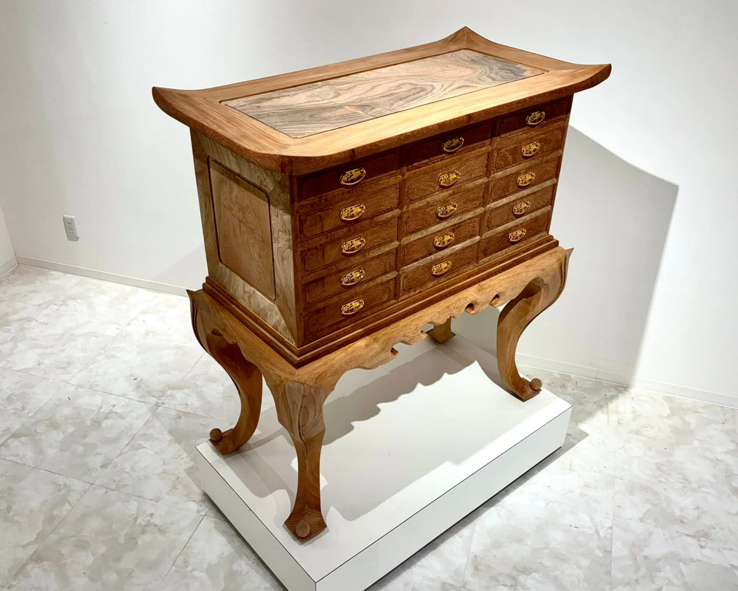 Sato Mokko: Solid Keyaki Fifteen-Drawer Chest with Cabriole Legs