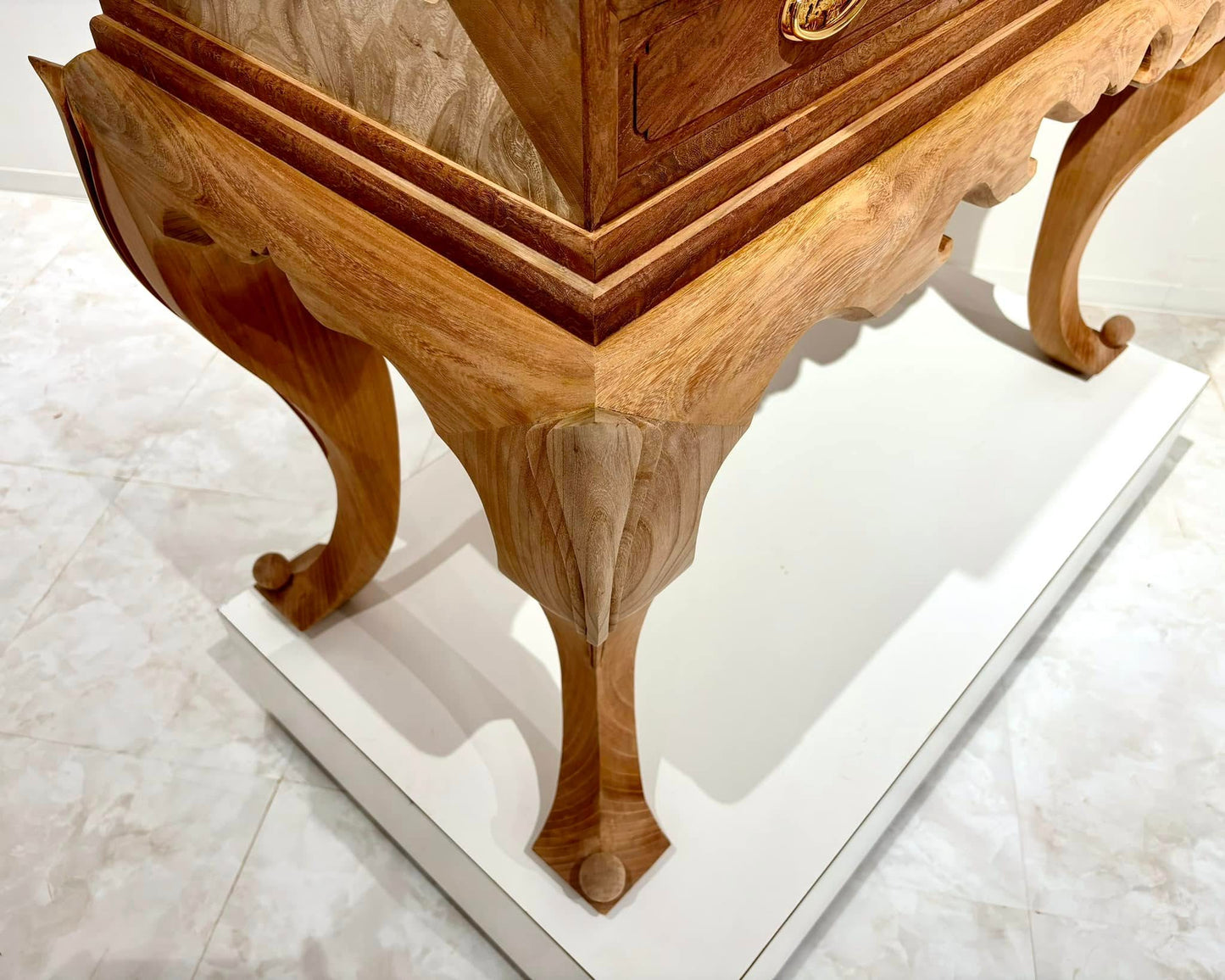 Sato Mokko: Solid Keyaki Fifteen-Drawer Chest with Cabriole Legs