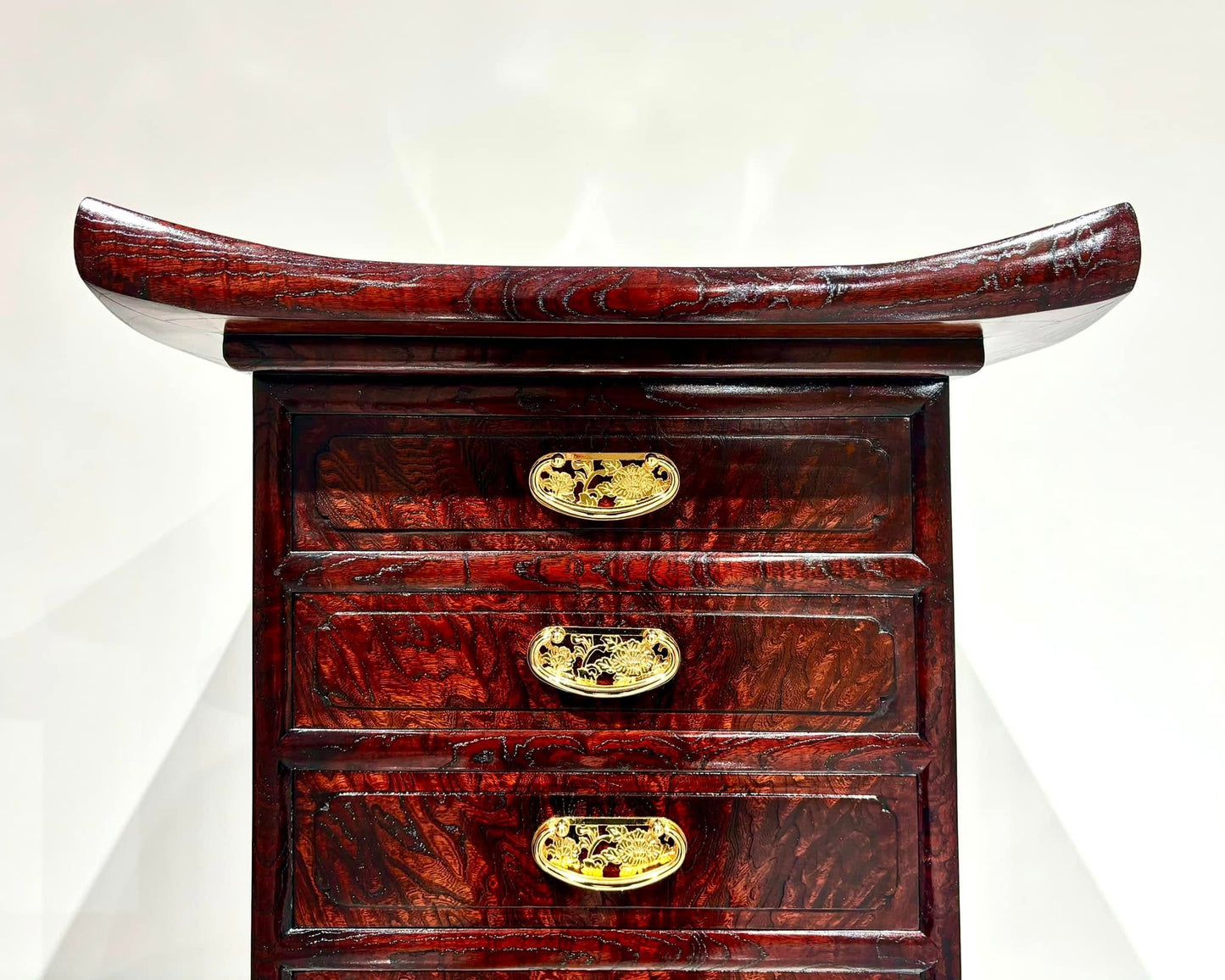 Sato Mokko: Solid Keyaki Joinery Chest