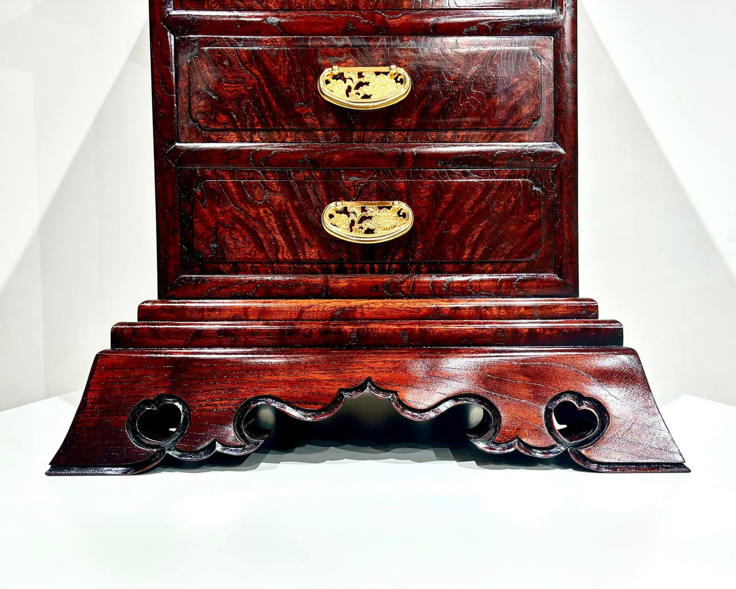 Sato Mokko: Solid Keyaki Joinery Chest