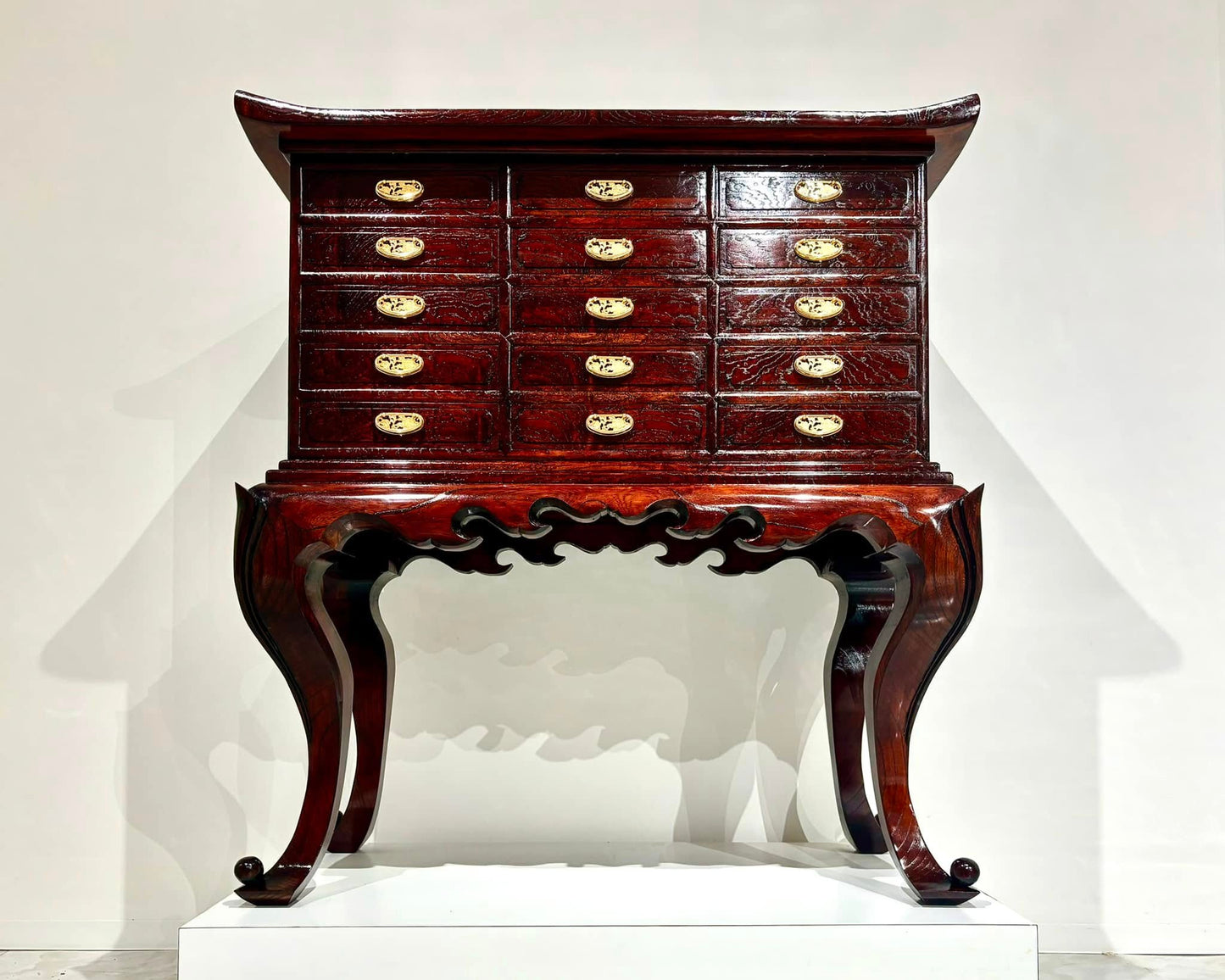 Sato Mokko: Solid Keyaki Fifteen-Drawer Chest with Cabriole Legs