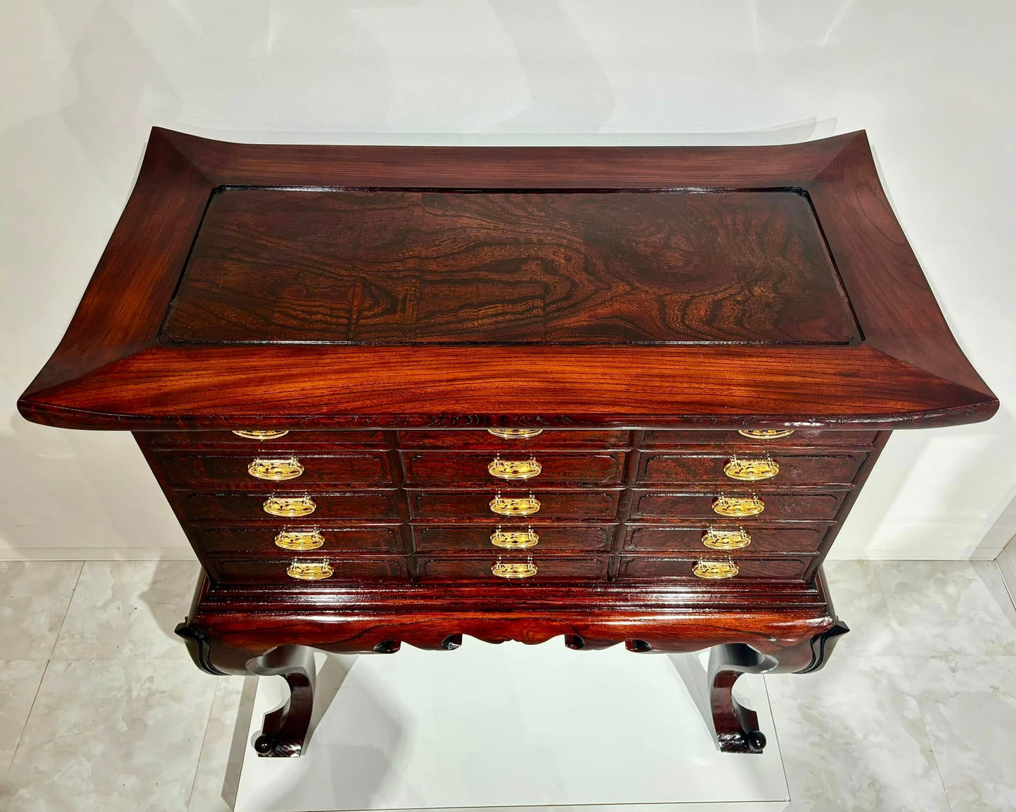 Sato Mokko: Solid Keyaki Fifteen-Drawer Chest with Cabriole Legs