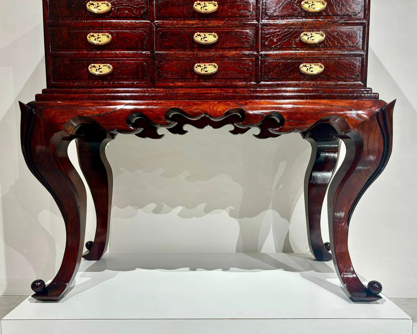 Sato Mokko: Solid Keyaki Fifteen-Drawer Chest with Cabriole Legs