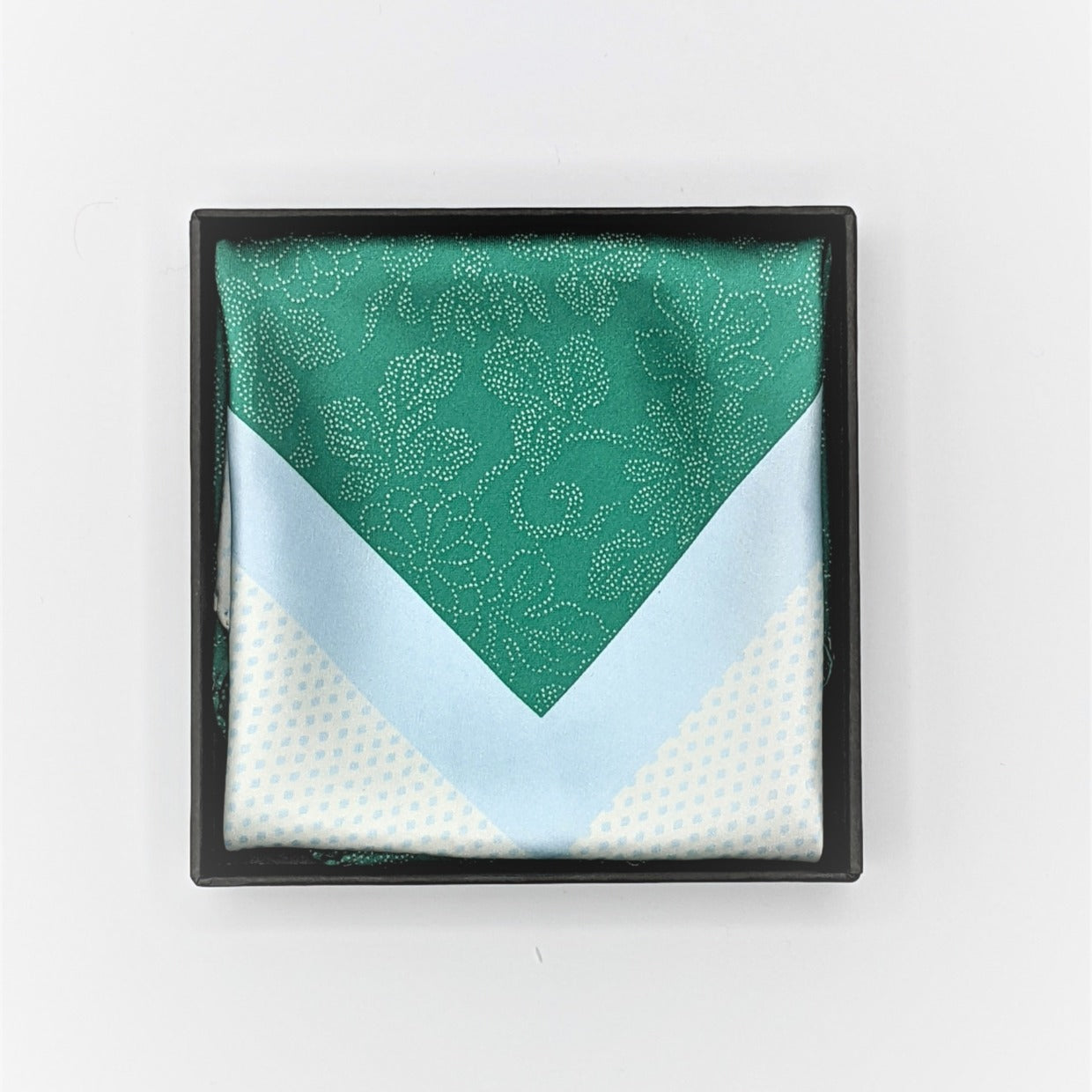 Tomita Sen Kogei: SARAKICHI – Hand-Dyed Pocket Square (Chrysanthemum & Arabesque / Tokiwa Green)
