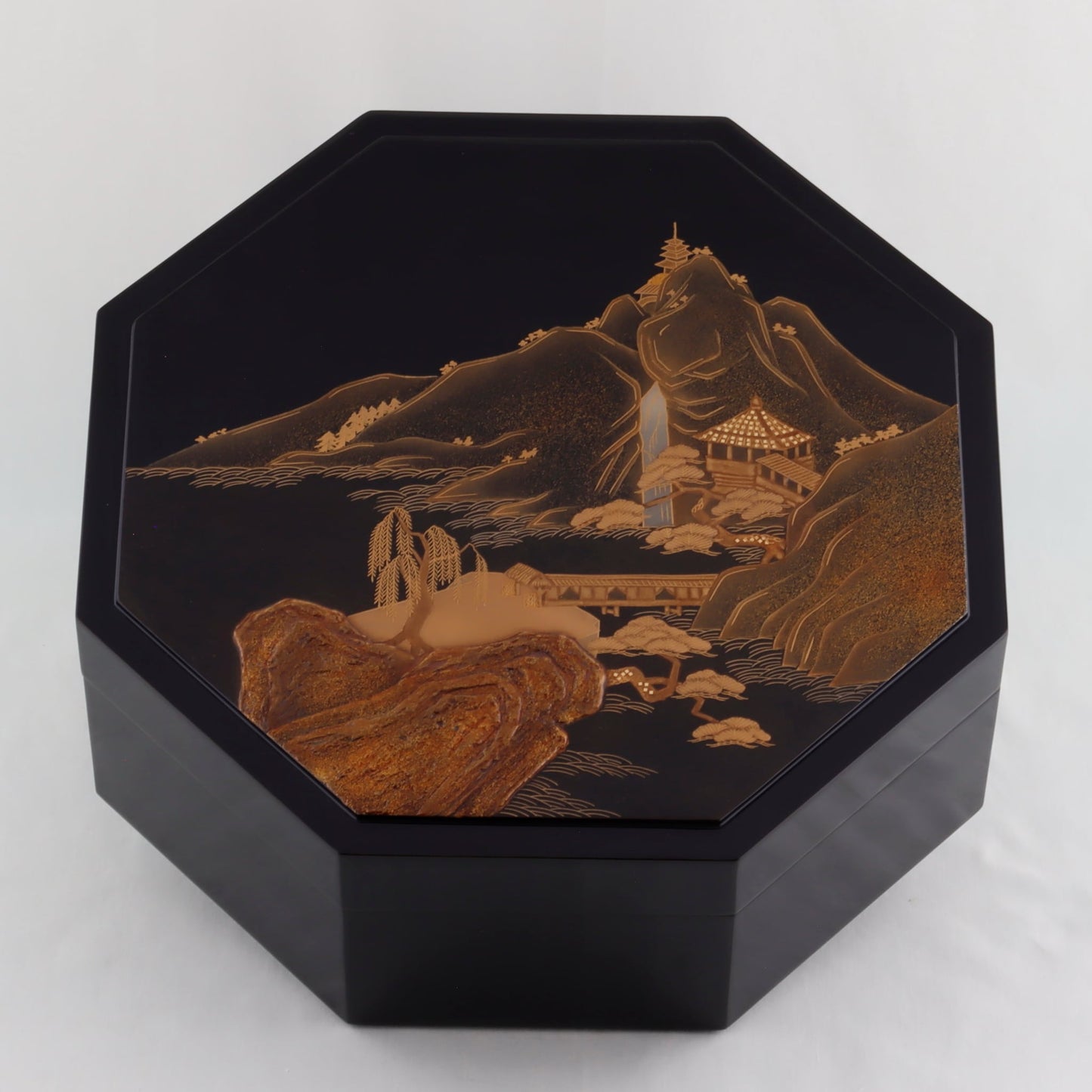 Kato Lacquerware: Wajima Lacquerware Octagonal Hitsu Chest with Landscape Maki-e
