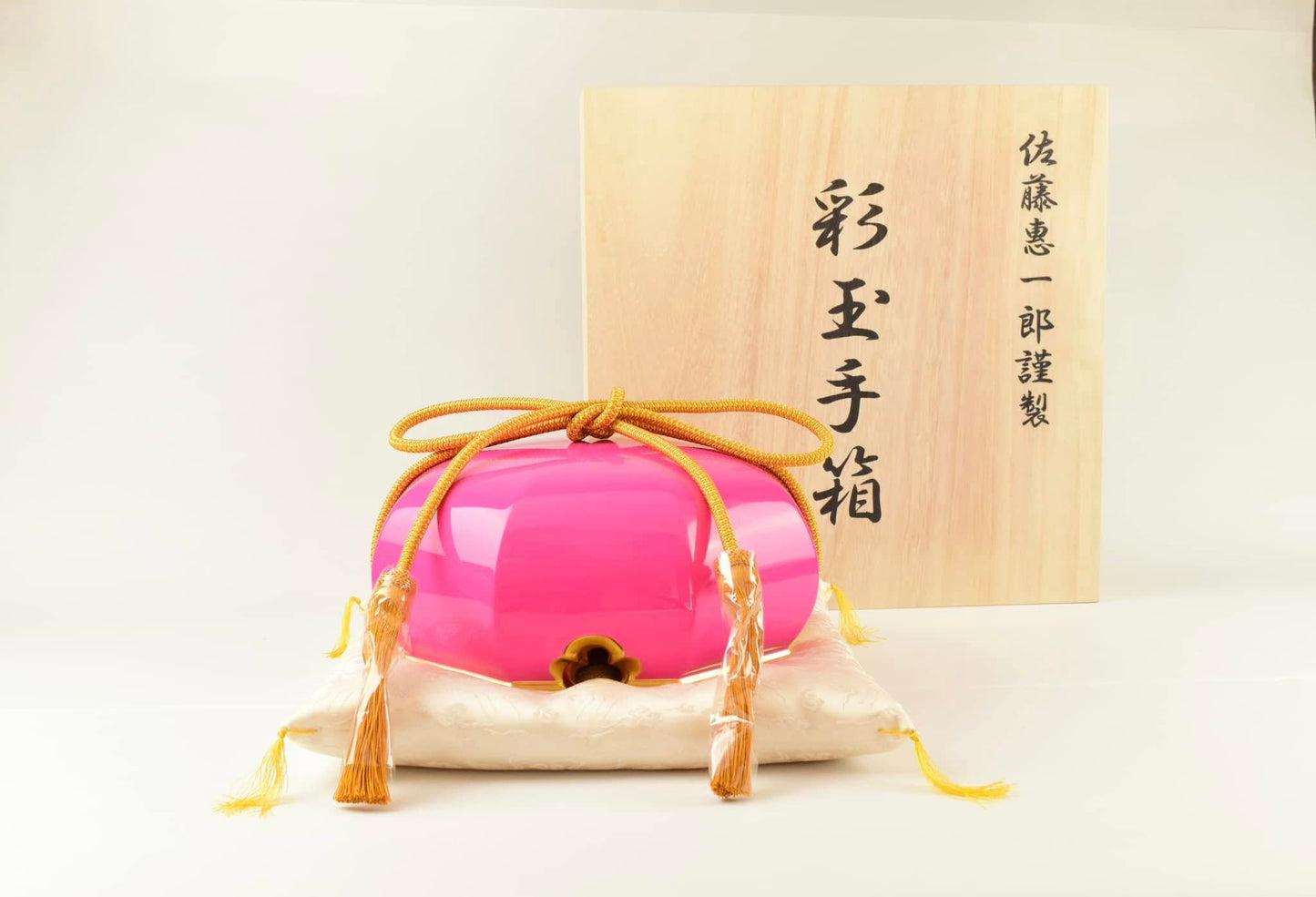Sato Mokko: Irodori Tamatebako Treasure Box in Shocking Pink Lacquer (Pop Color Series)
