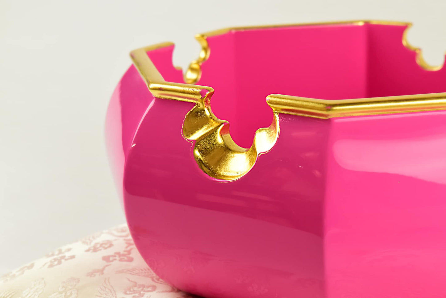 Sato Mokko: Irodori Tamatebako Treasure Box in Shocking Pink Lacquer (Pop Color Series)