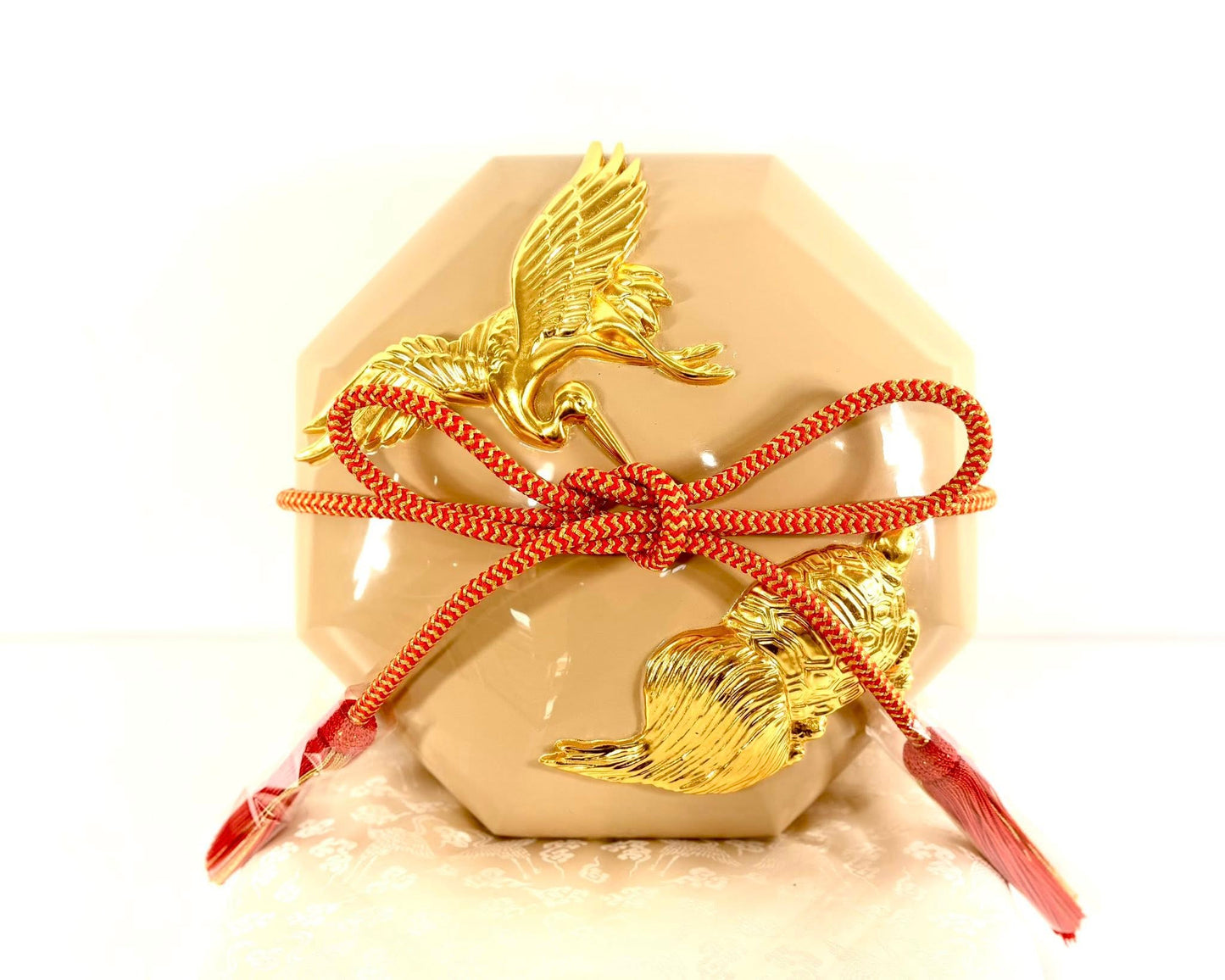 Sato Mokko: Tsuru-Kame Tamatebako Treasure Box in Beige Lacquer