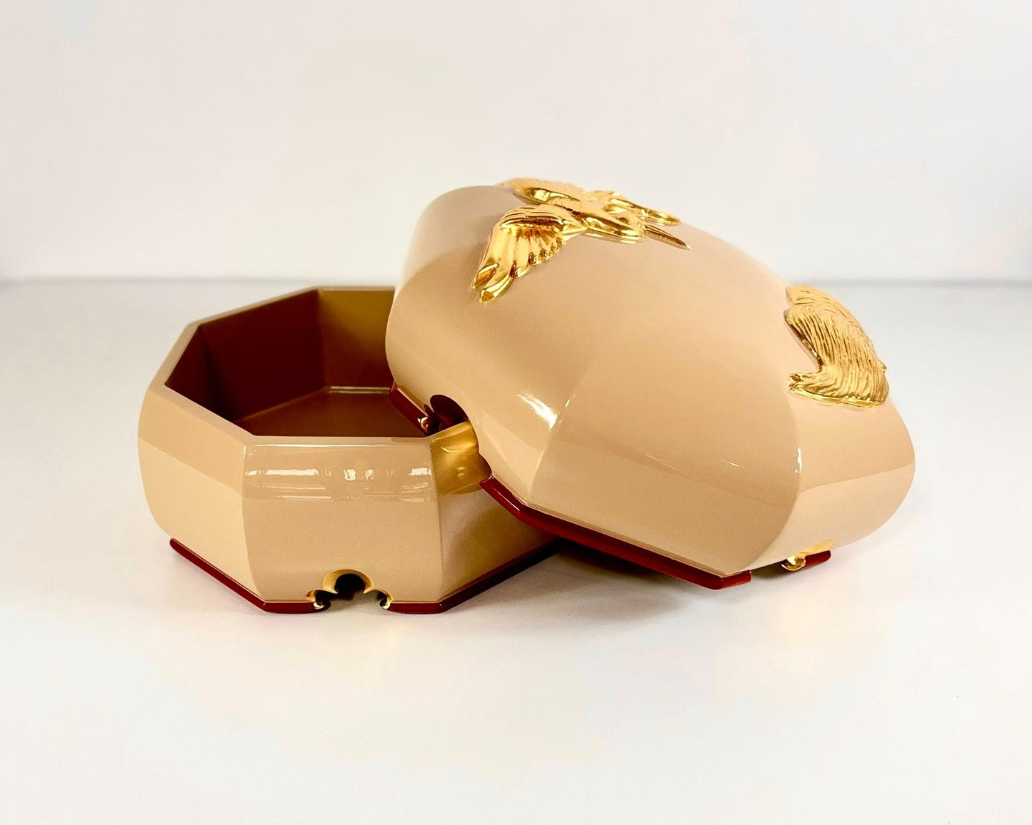Sato Mokko: Tsuru-Kame Tamatebako Treasure Box in Beige Lacquer