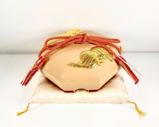Sato Mokko: Tsuru-Kame Tamatebako Treasure Box in Beige Lacquer