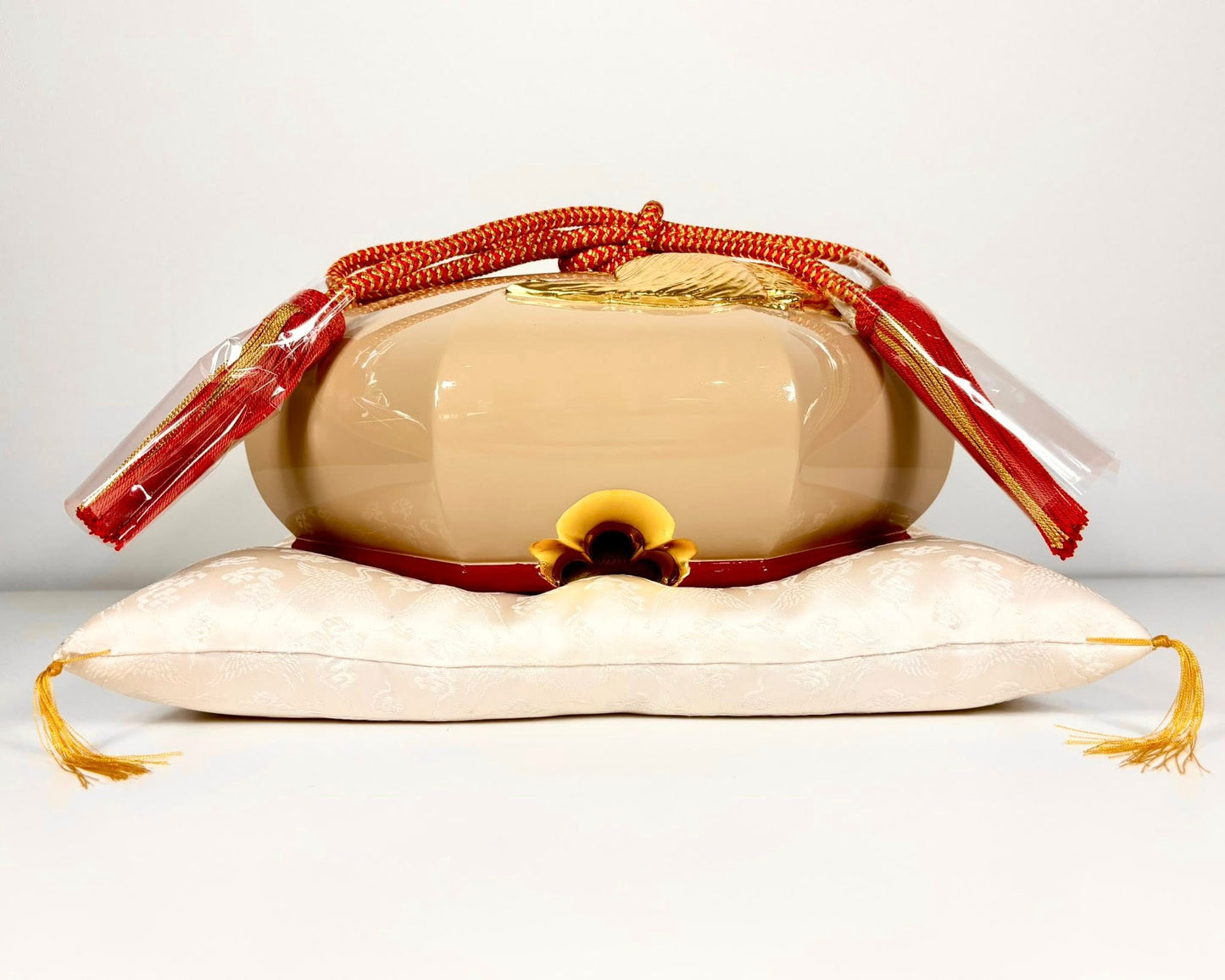Sato Mokko: Tsuru-Kame Tamatebako Treasure Box in Beige Lacquer