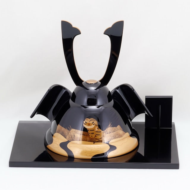 Kato Lacquerware: Wajima Lacquerware Kabuto Helmet Decoration — Crafted with the Traditional Techniques of Wajima Lacquerware