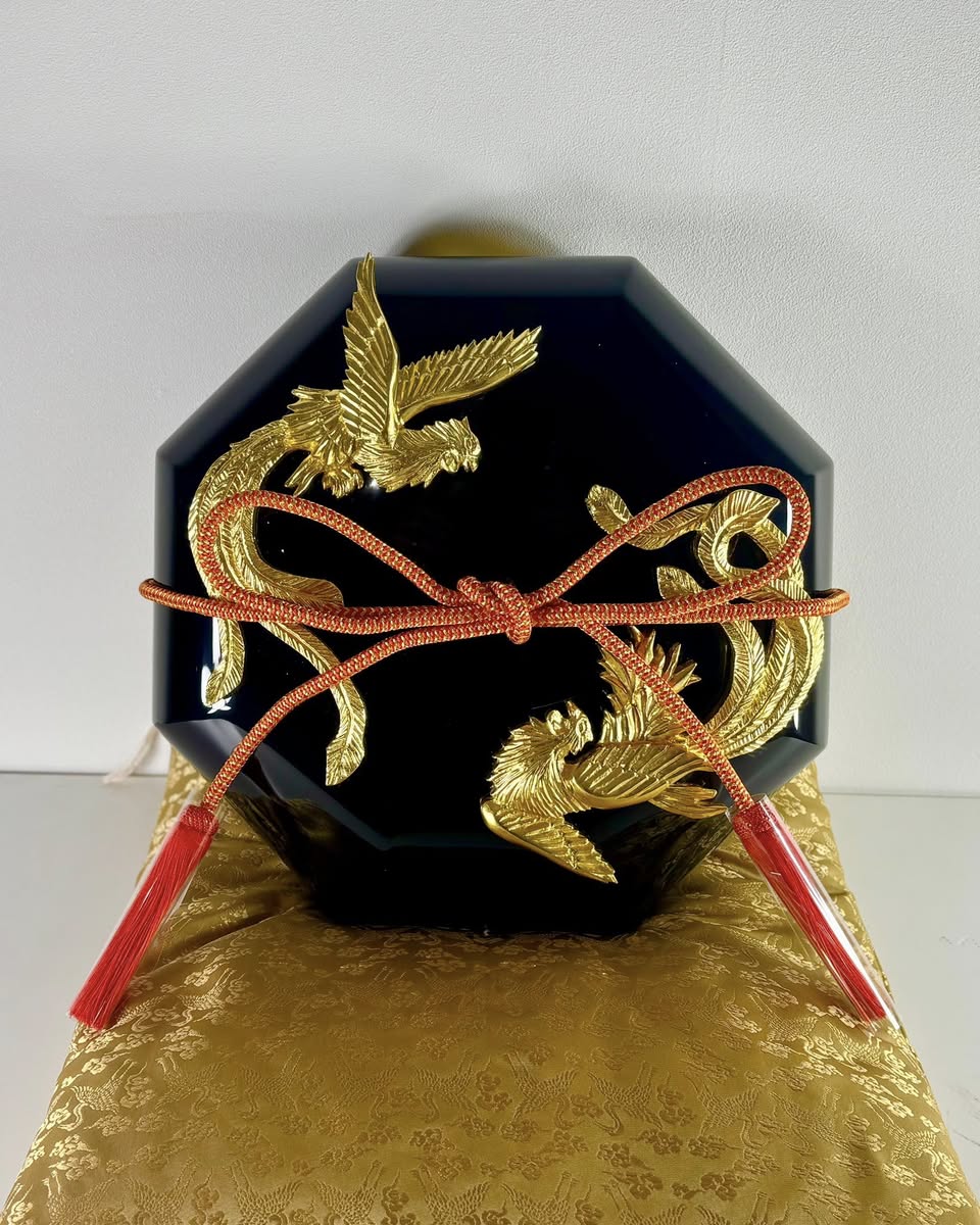 Sato Mokko: Phoenix Tamatebako　Treasure Box in Black Lacquer