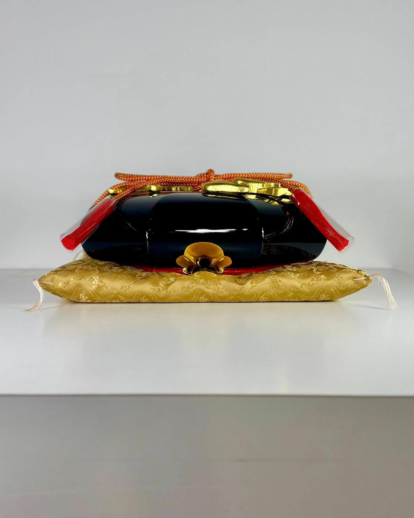 Sato Mokko: Phoenix Tamatebako　Treasure Box in Black Lacquer