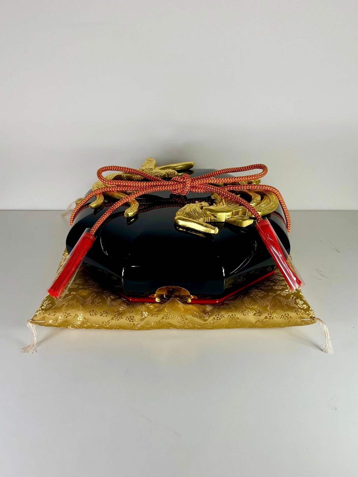 Sato Mokko: Phoenix Tamatebako　Treasure Box in Black Lacquer
