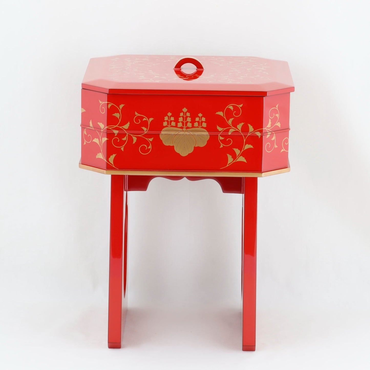 Kato Lacquerware: Wajima Lacquerware Temple Offering Vessel — Vermilion Karakusa Maki-e