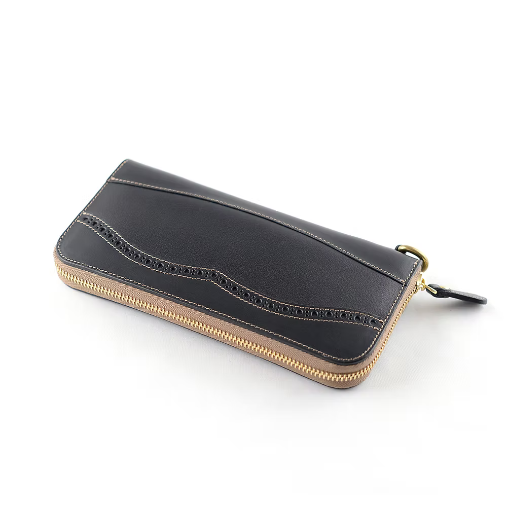Takumics: Quindici Medallion Round Zipper Wallet L — Classic Black / Italian Leather