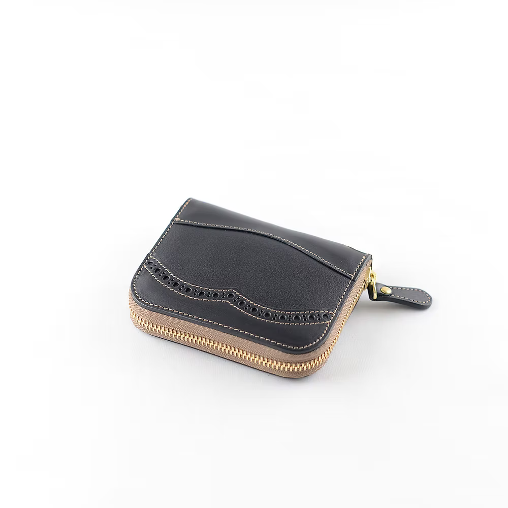 Takumics: Sei Medallion Round-Zip Wallet (S) — Classic Black / Italian Leather