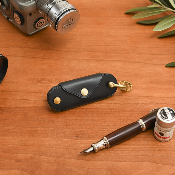 Takumics: Ovale Key Case — Classic Black (Italian Leather)