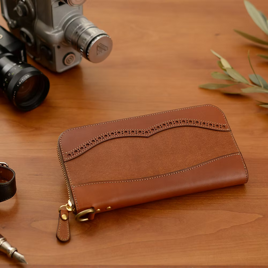 Takumics: Quindici Medallion Round Zipper Wallet L — Classic Brown / Italian Leather