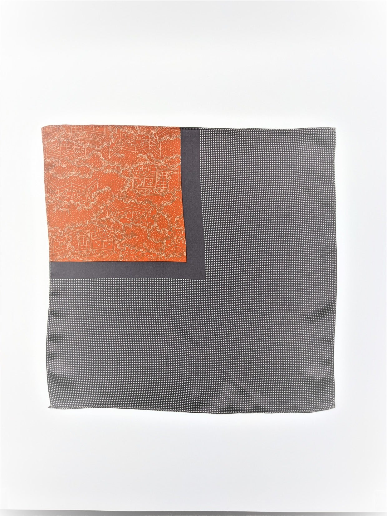 Tomita Sen Kogei: SARAKICHI – Hand-Dyed Pocket Square (Imperial Carriage / Benikaba)