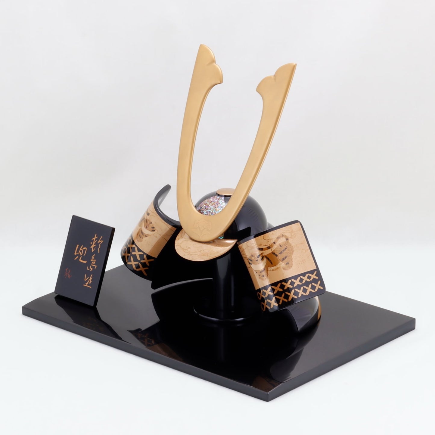 Kato Lacquerware: Wajima Lacquerware Kabuto Helmet Decoration — Crafted with the Traditional Techniques of Wajima Lacquerware
