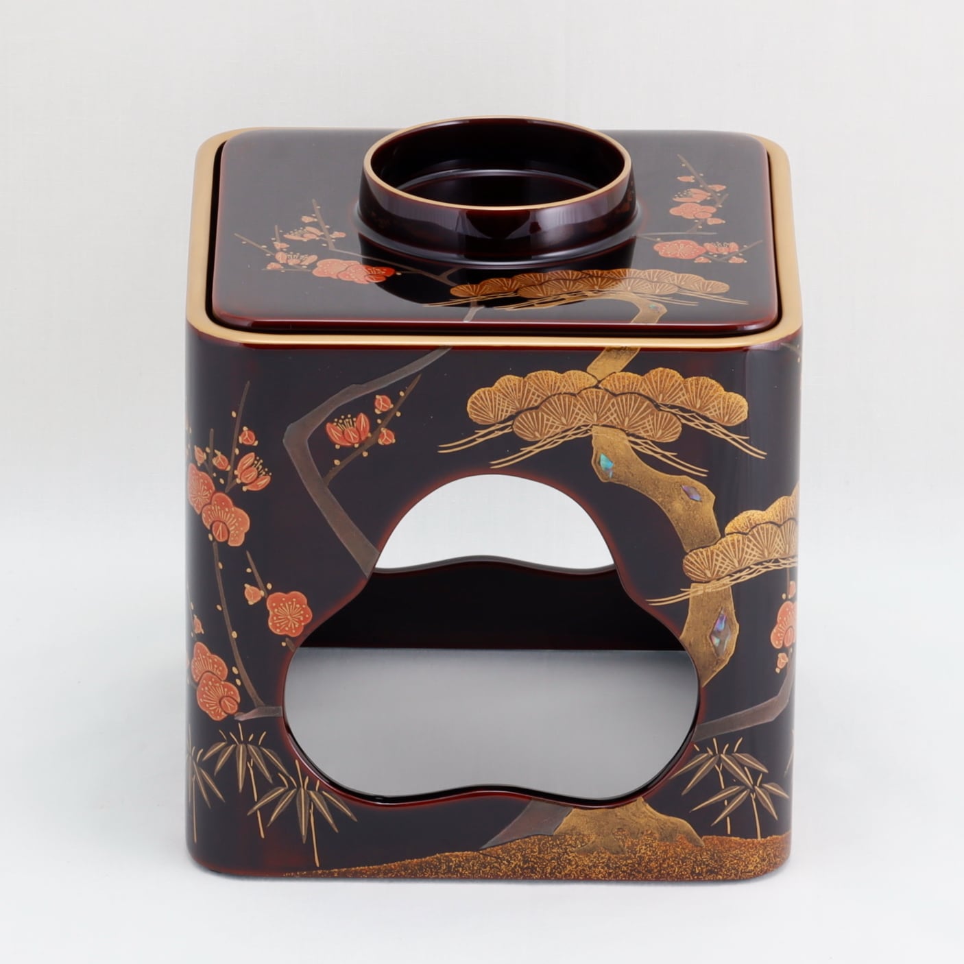 Kato Lacquerware: Wajima Lacquerware Fan-Shaped Toso Set - Pine, Bamboo and Plum Maki-e