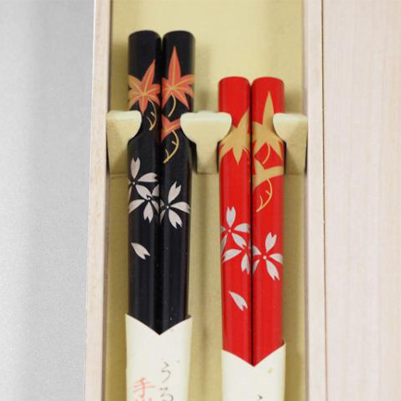 Shioyasu Shikki: Wajima Lacquerware Pair of Chopsticks for Couples “Spring and Autumn” Maki-e Design