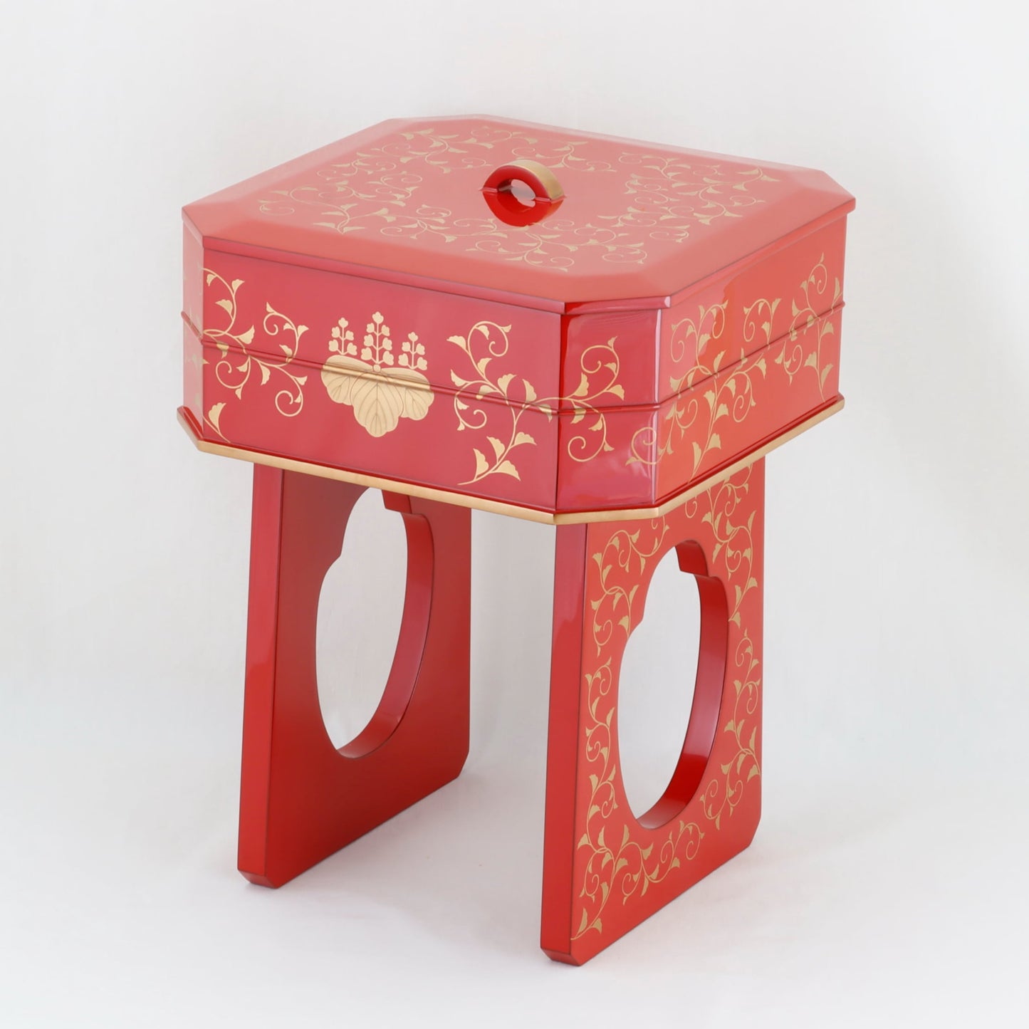 Kato Lacquerware: Wajima Lacquerware Temple Offering Vessel — Vermilion Karakusa Maki-e